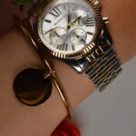 Bracelet jonc doré avec médaillon à graver
