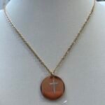 Collier Gravure Croix strass